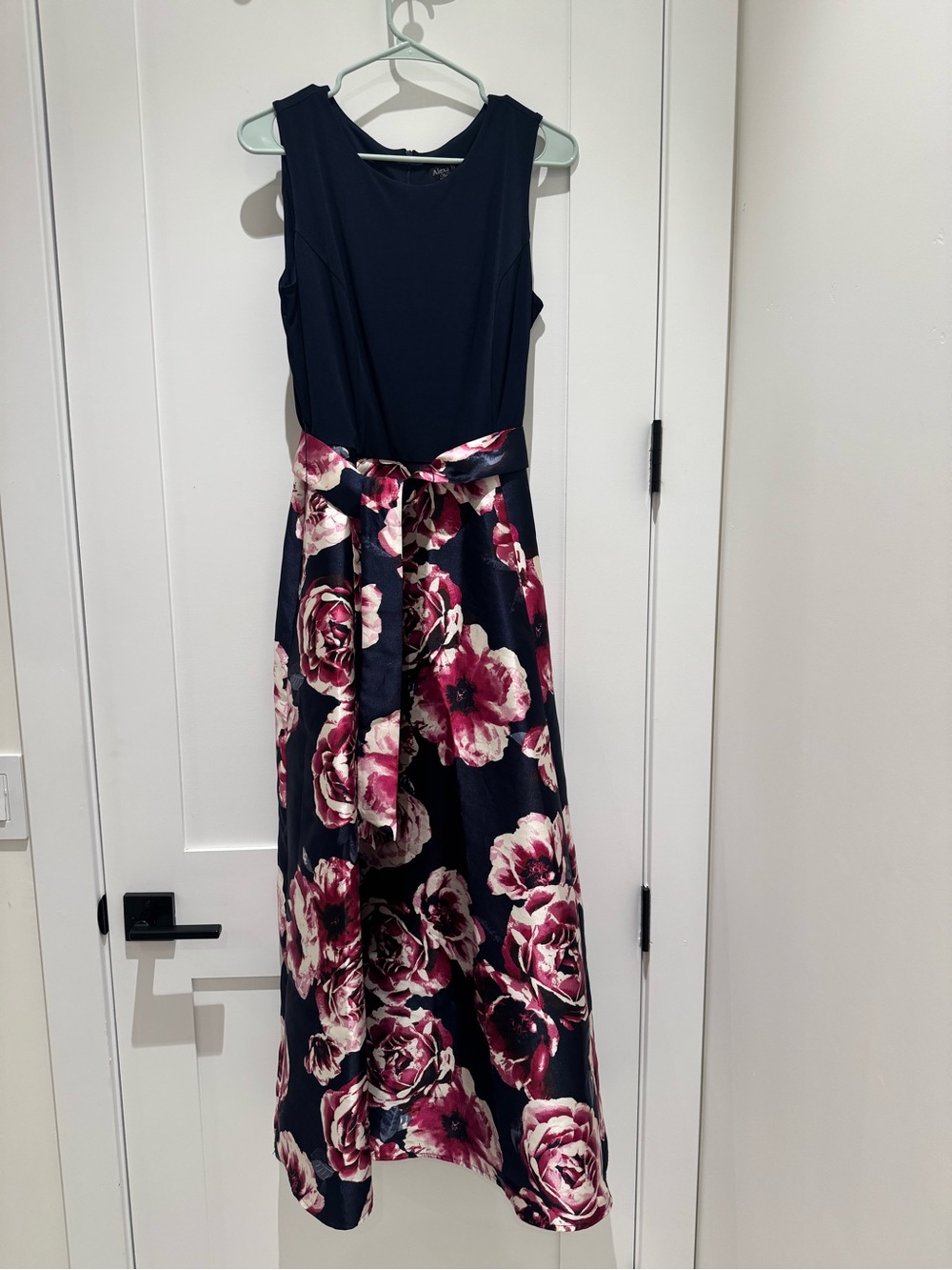 Alexa B Nites size 10 Navy tank style dress with floral satin body and sash